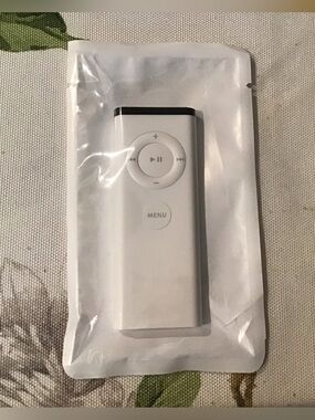 White Apple-style Remote with Menu Button #603-8821